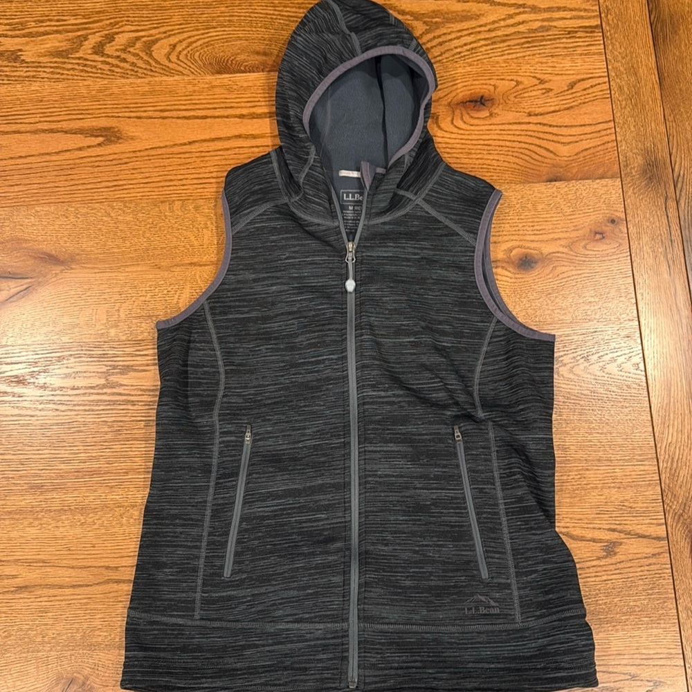 LLBean ladies vest/hoodie. Gray and super soft fleecy Like new. Medium